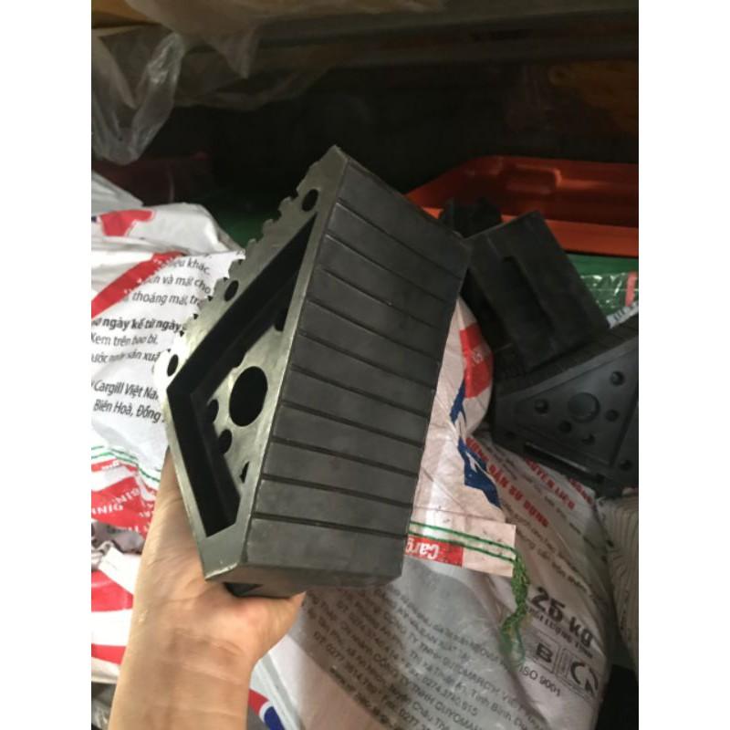 CHÈN BÁNH XE CẦM TAY CAO SU