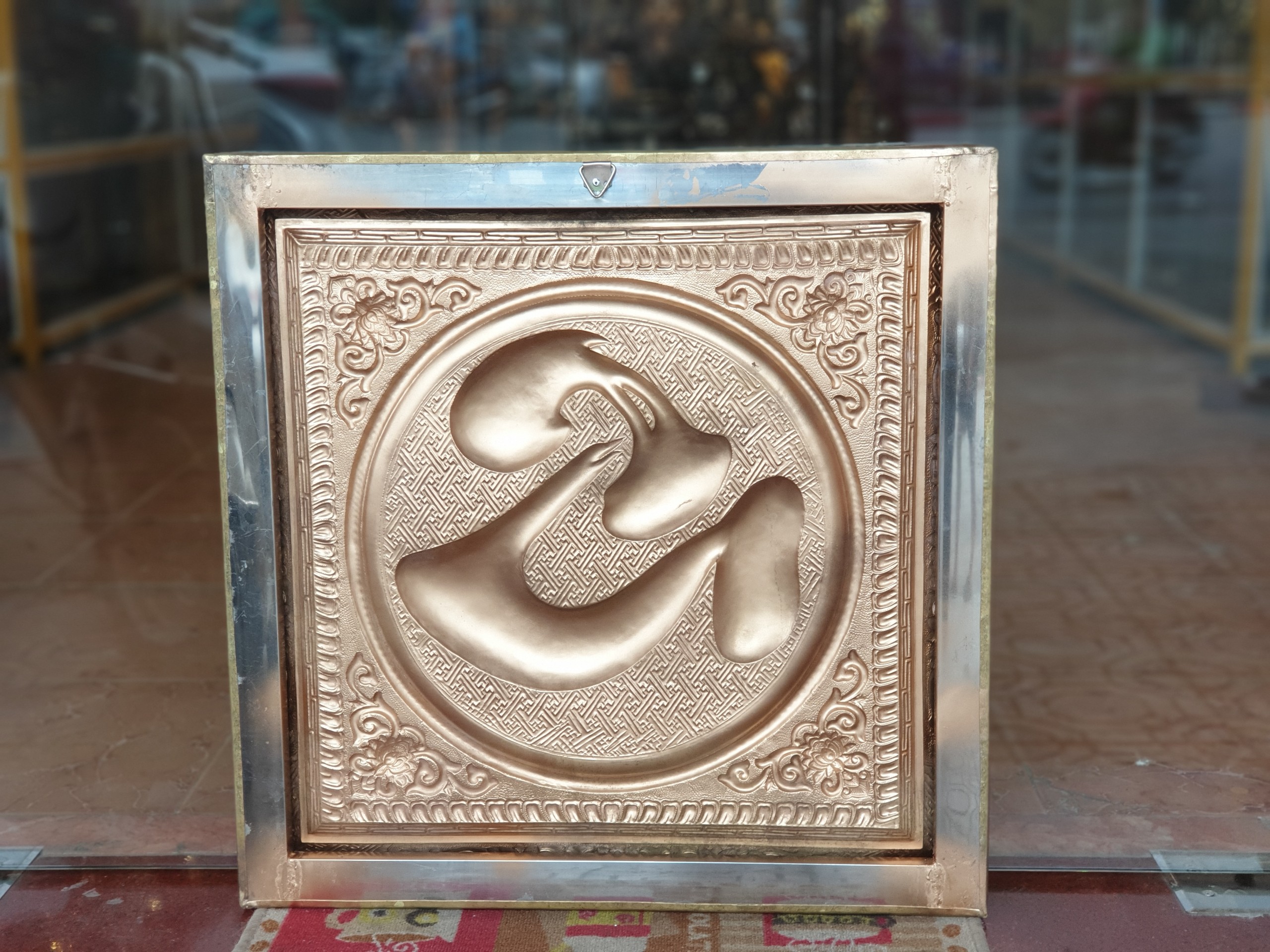 Tranh Chữ Tâm Hán Khung Đồng Vuông 60 x 60cm