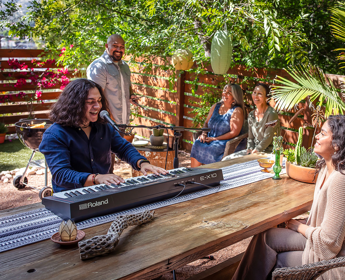 Roland E-X10 Arranger Keyboard – Đàn Organ Arranger 61 Phím 600 Âm Thanh Chính Hãng