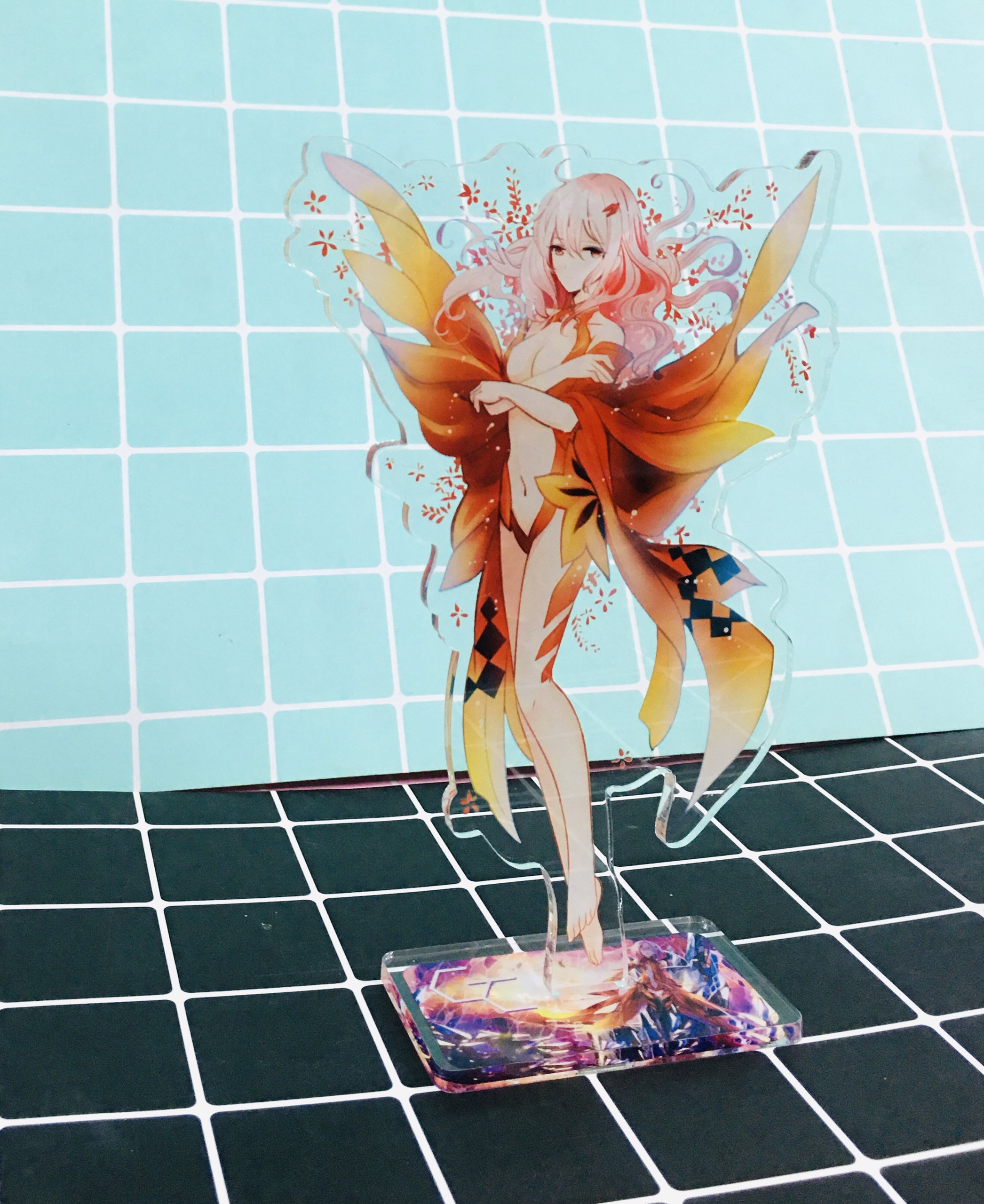 Standee tượng mica trong Guilty Crown