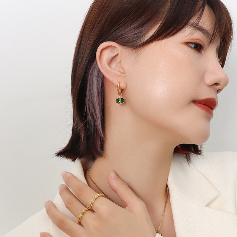 Bông Tai Tòn Ten Đá Ngọc Lục Bảo Titan Ko Han Rỉ TT 3955