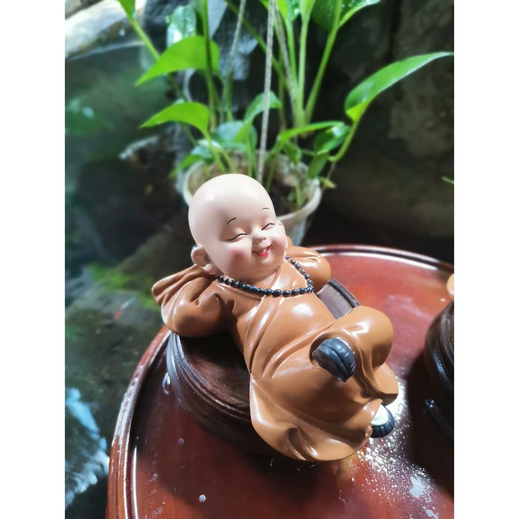 Bộ 2 chú tiểu nằm nghỉ ngơi thư giản