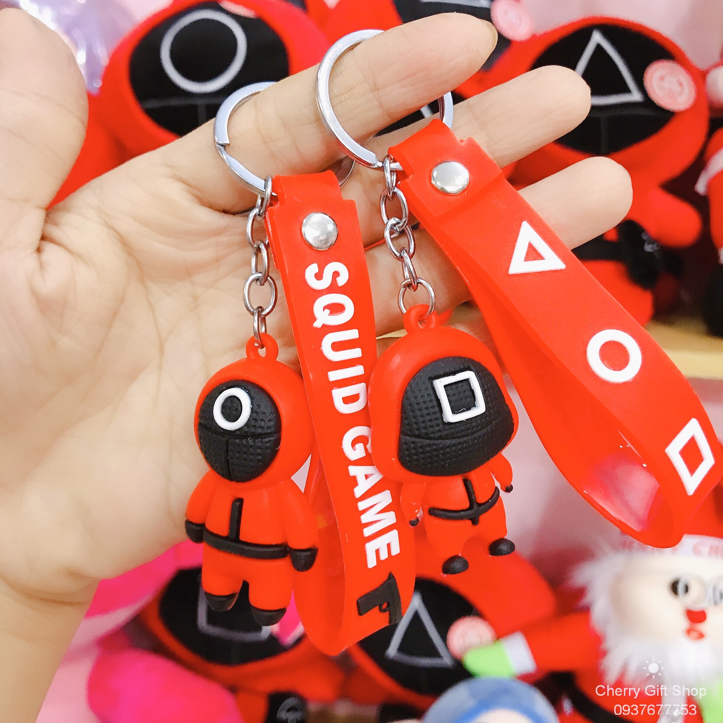 Móc Khóa Cao Su Đặc Kèm Dây Strap Nhân Vật Squid Game Trò Chơi Con Mực