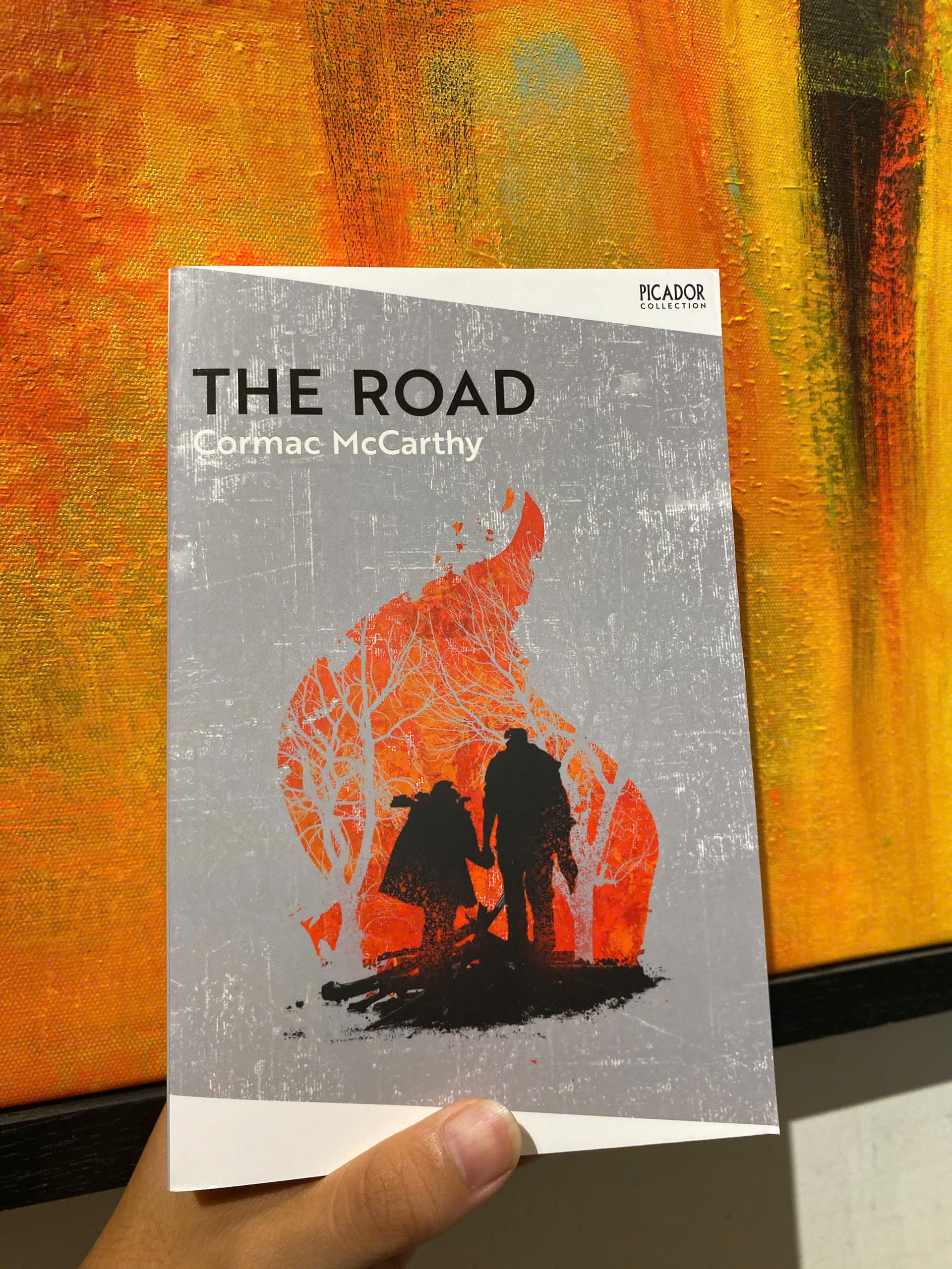 Sách - The Road: Pulitzer Prize Winner &amp; National Bestseller by Cormac McCarthy - English Novel / Sách Ngoại văn Nhập khẩu