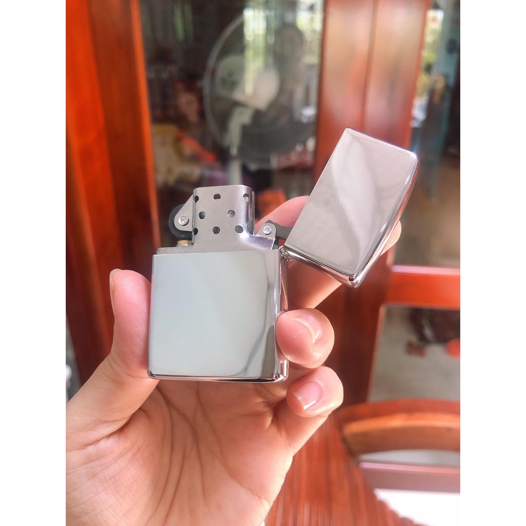 Bật Lửa, hộp quẹt Zippo Màu Trắng Bạc Loại Trơn Bóng Logo - Có Tem đỏ