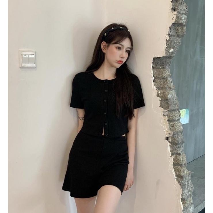 Set áo croptop tay ngắn cổ tròn + quần Short lưng cao