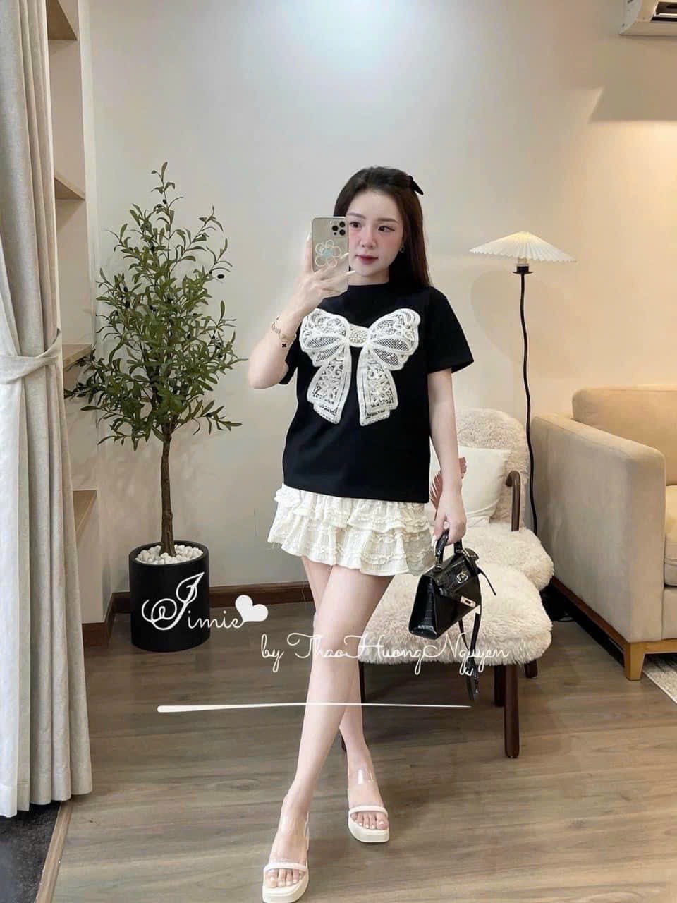 SET ÁO TĂM LẠNH KÈM NƠ DỆT PHỐI CHÂN VÁY REN NHÚNG TẦNG( CÓ LÓT)  MÀU Y HÌNH