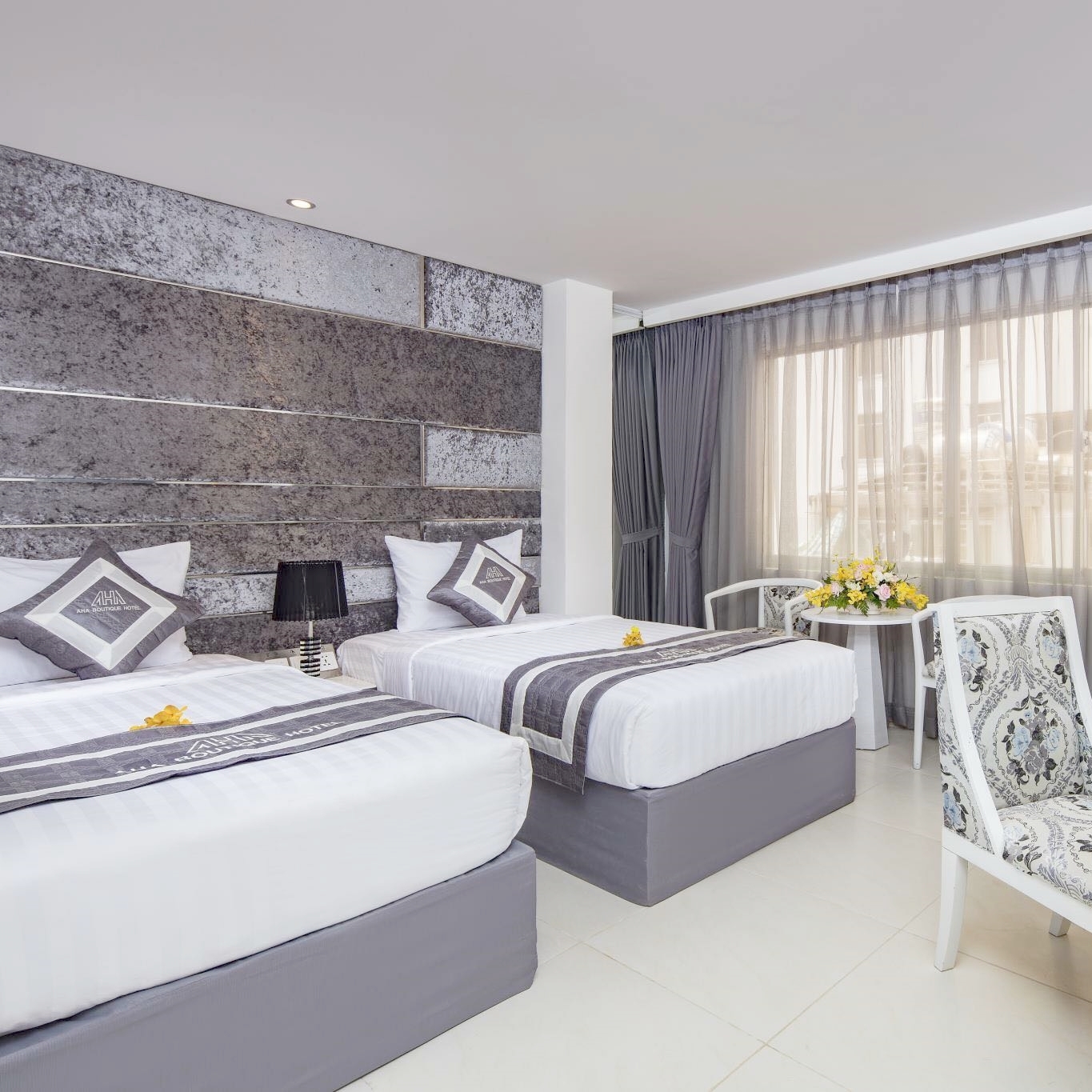 AHA Boutique Hotel 3* Sài Gòn - Bữa Sáng, Hồ Bơi, Ngay Trung Tâm Quận 1, Phố Đi Bộ Bùi Viện Sôi Động