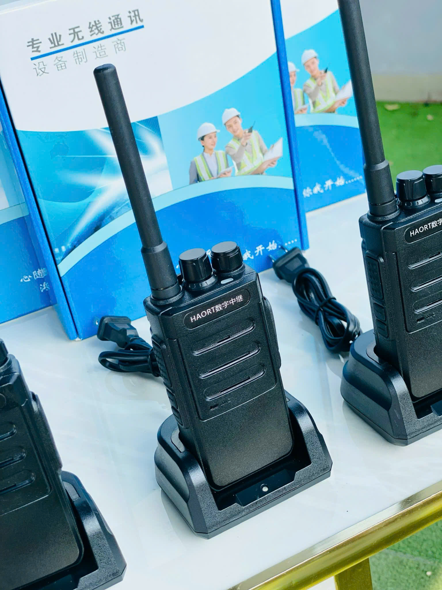 Bộ Đàm 16 Kênh HR505 Sóng UHF Công Suất 5W Pin Sạc Dung lượng 4800mAh Sử dụng 5-20 Tiếng Dùng Cho Nhà Xưởng, Trường Học, Bệnh Viện hàng nhập khẩu