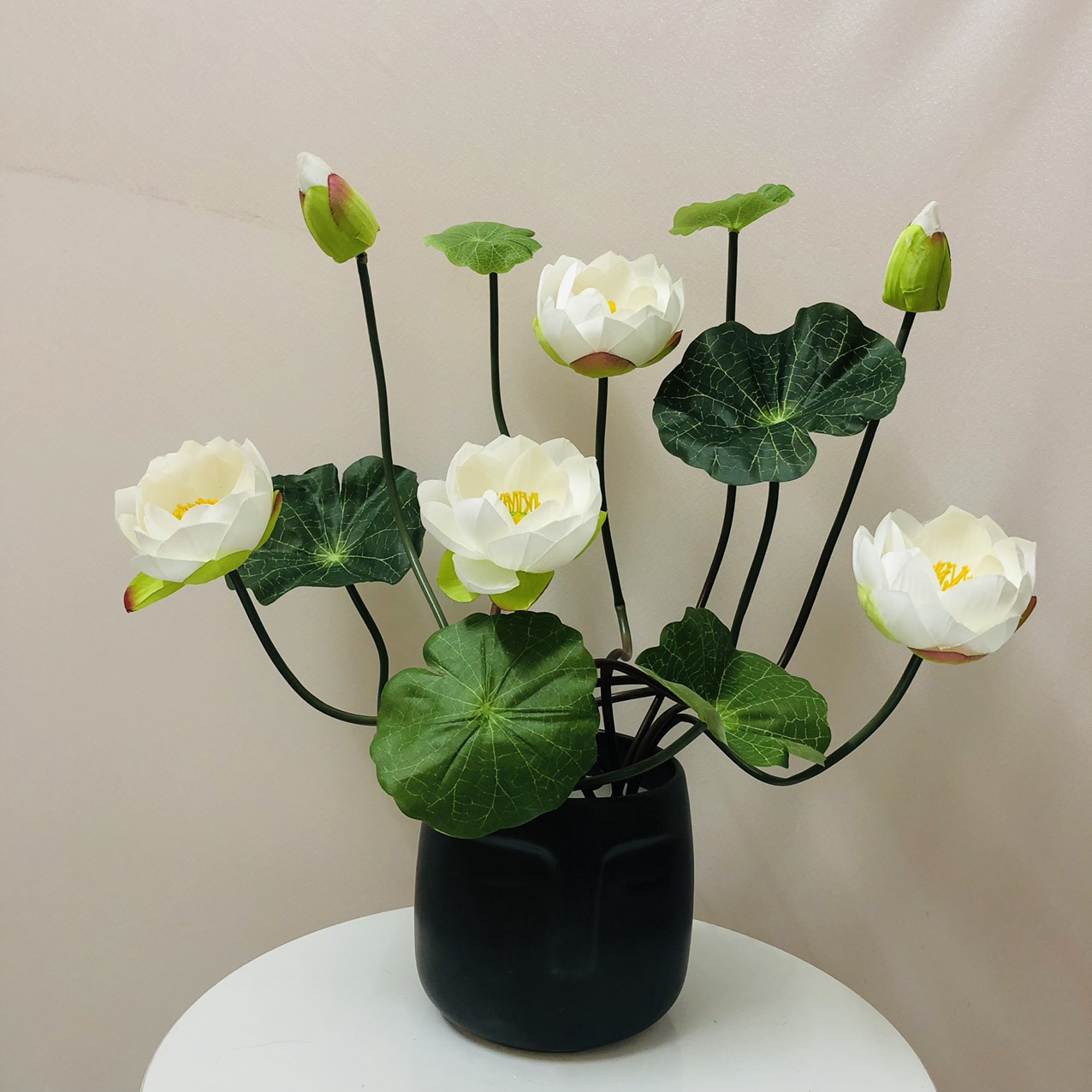 Hoa lụa, Bó hoa sen giả kèm nụ và lá sen dùng để trang trí nhà cửa, văn phòng, nhà hàng, trưng bày ở ban thờ gia tiên, ban thờ phật (chưa gồm bình gốm sứ)