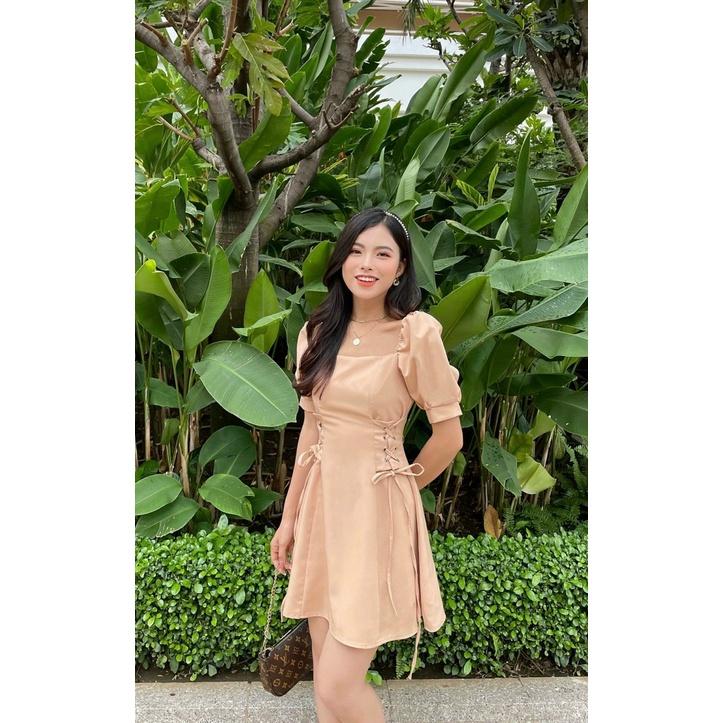 Đầm xoè cổ vuông tay phồng đan dây eo