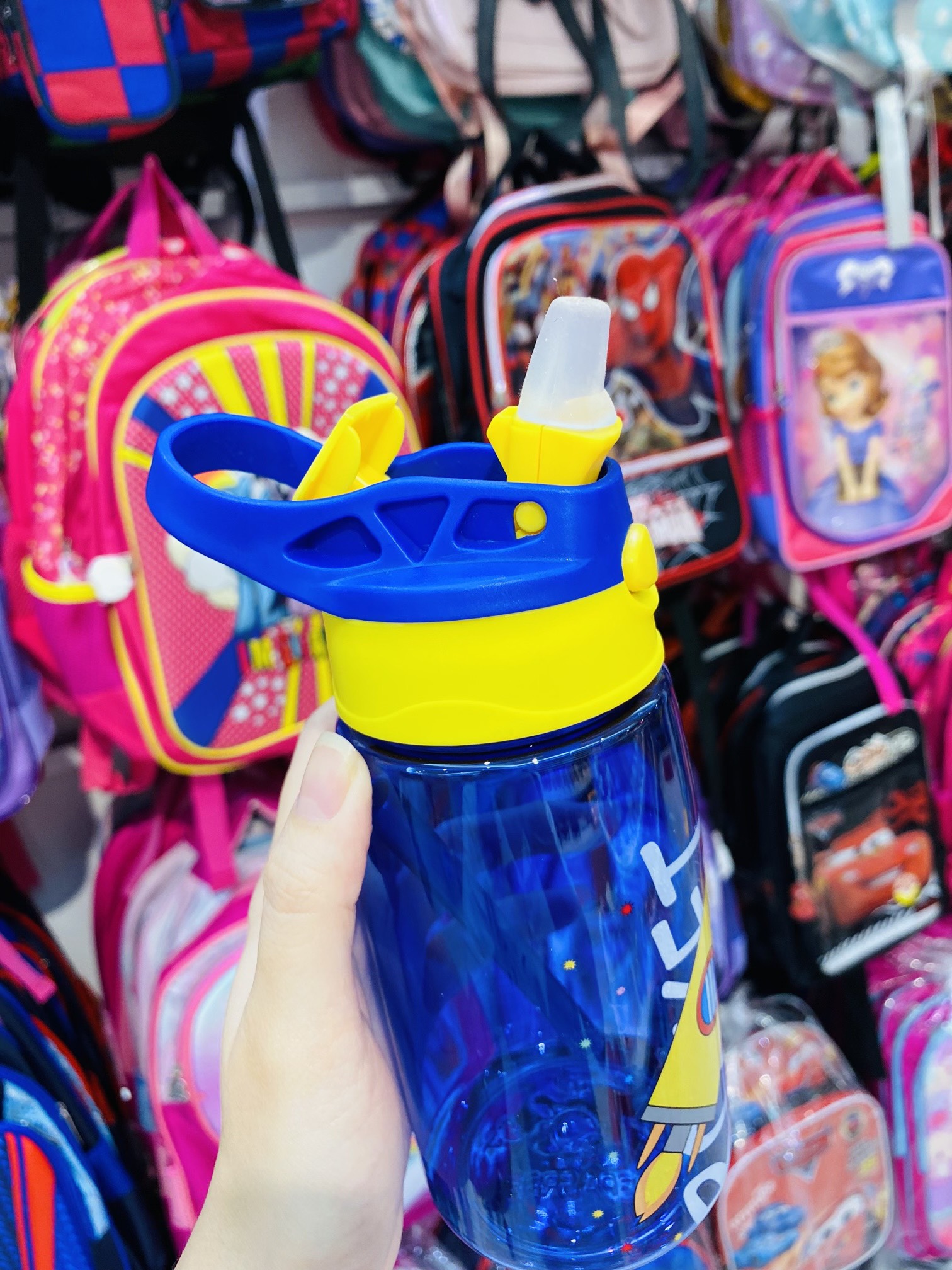 Bình nước quai xách ống hút siêu hot cho các bé - 550ml