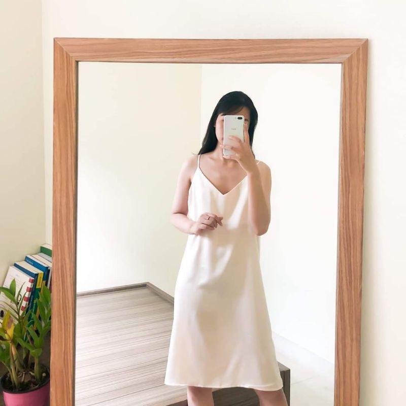 Váy ngủ lụa trơn dáng dài 2 dây tặng kèm chip ren