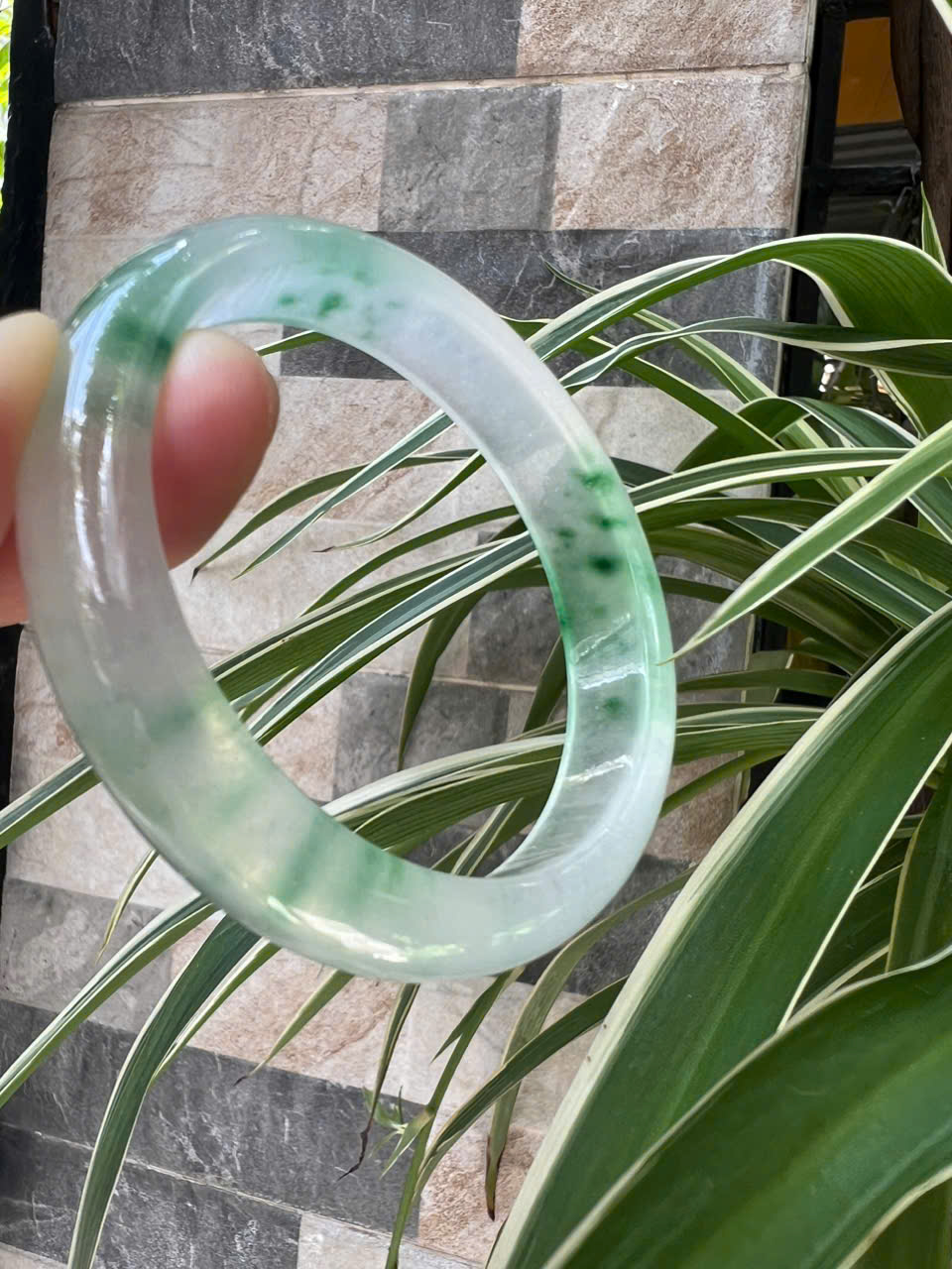 Vòng Tay Nữ Bản Hẹ Đá Mã Não DuLong Trắng Trong Xanh Rong Biển Nhẹ Bóng Đẹp Ni 54mm Cao 12mm Dầy 7mm Món quà tặng Nữ 50kg - 55kg đeo tay xinh rẻ đẹp ý nghĩa ạ