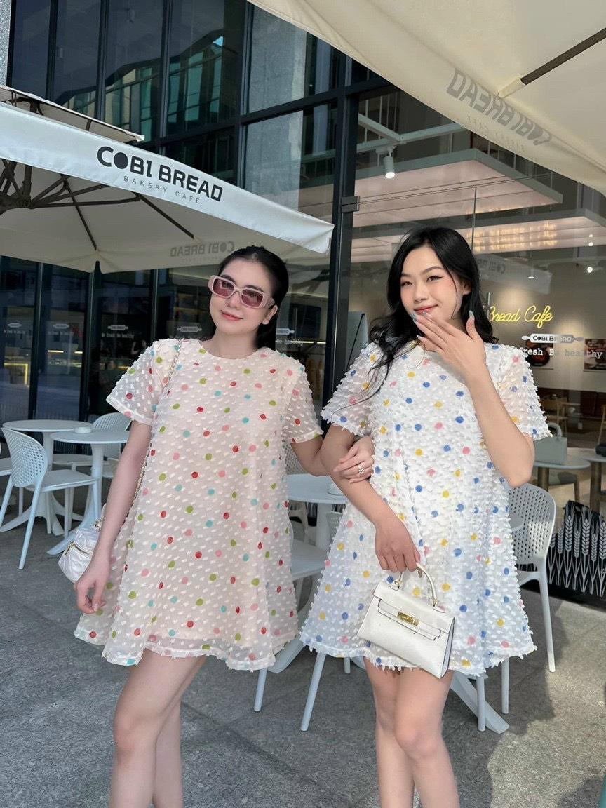 ĐẦM ĐI CHƠI, ĐẦM BABYDOLL CỔ TRÒN TAY NGẮN DÁNG XÒE HỌA TIẾT REN NỔI CỰC ĐÁNG IU - Kem