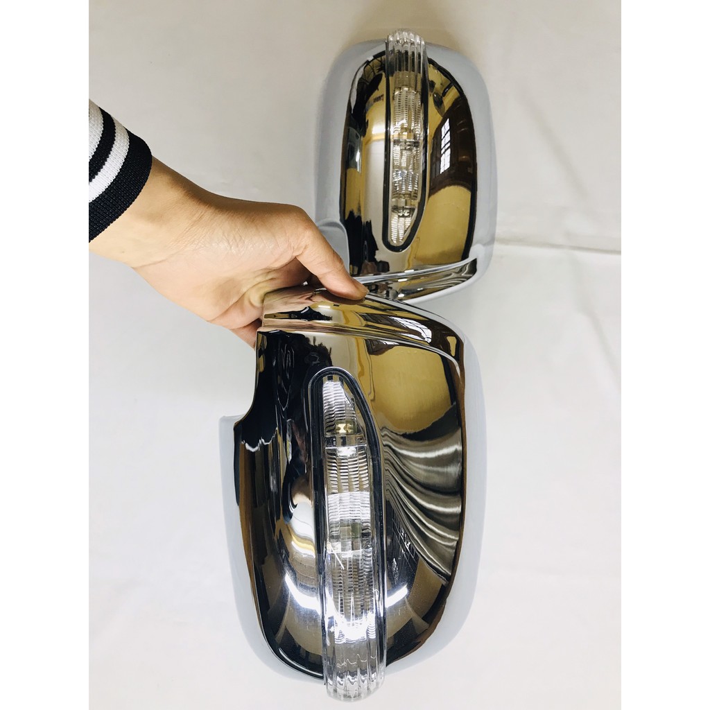 Ốp gương chiếu hậu Toyota Innova 2008 - 2015 loại có đèn xi nhan ( giá 1 cặp)