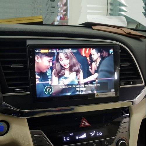 Mặt dưỡng kèm dây nguồn lắp màn hình android cho xe HUYNDAI ELANTRA 2016-2018