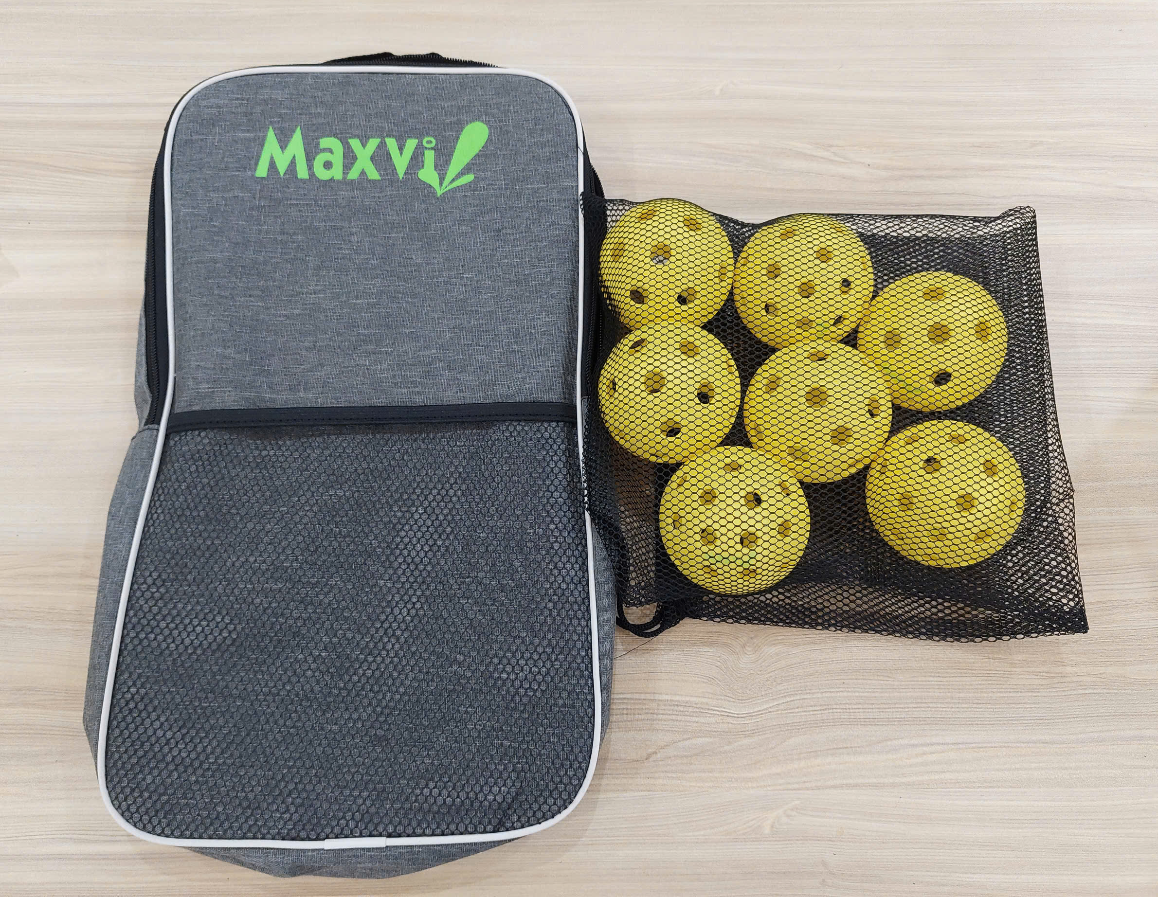 MAXVI: Bóng Pickleball 40 lỗ chơi trong nhà   |   Bóng Pickleball 26 lỗ chơi ngoài trời  |  Bóng Pickleball thi đấu  |   Bóng Pickleball đường kính 74mm  |   Bóng Pickleball chất liệu PE  |  Banh Pickleball