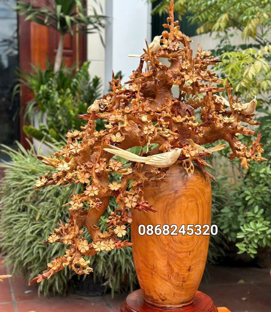 1 Bình hoa mai lan phong thủy trang trí phòng khách bằng gỗ hương