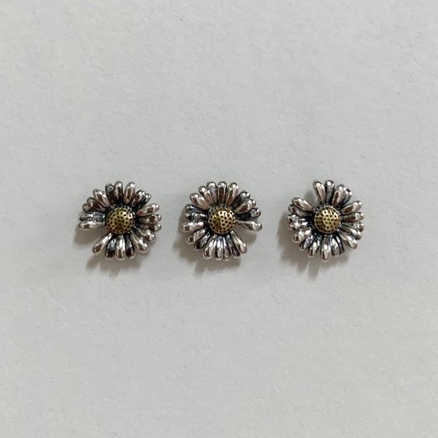 Bông tai hoa cúc bạc thái