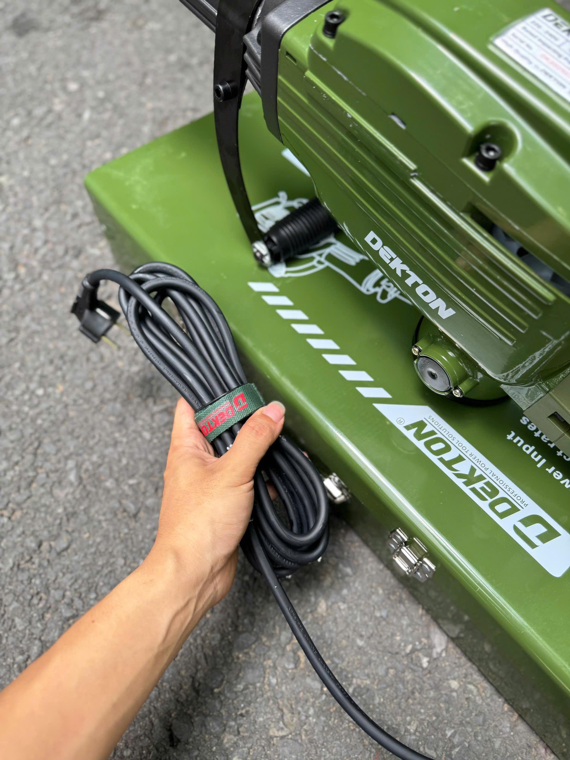 MÁY ĐỤC BÊ TÔNG 30MM 1400W LỰC ĐẬP 45J DK-DH65XPRO DEKTON - HÀNG CHÍNH HÃNG