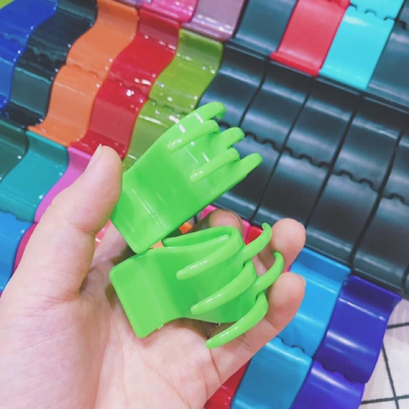 Vỉ 12 kẹp càng cua nhiều màu loại 5 răng