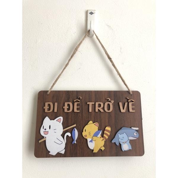Bảng gỗ 3D treo cửa trang trí Đi để trở về 3 chú mèo đi du lịch đáng yêu