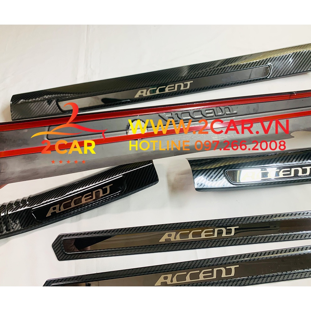 Ốp bậc cửa, nẹp bước chân trong, ngoài Carbon xe Huyndai Accent 2018- 2019- 2021- 2022 vân cacbon cao cấp