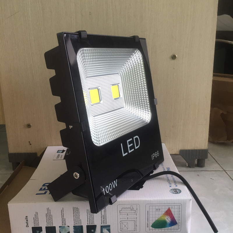 Đèn led pha 100w vỏ dày đủ công suất  chip COB - Đại Tân