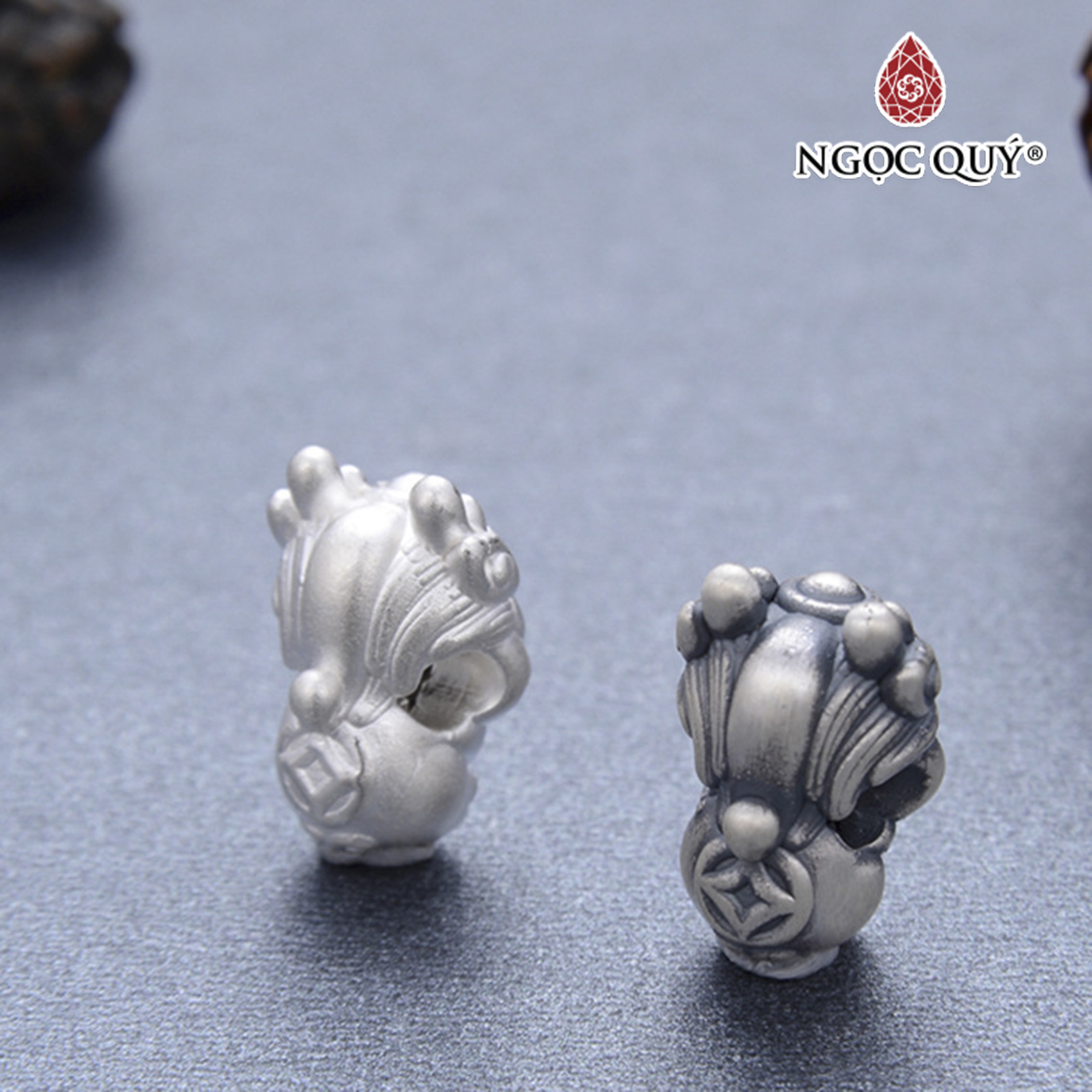 Charm bạc trắng hình rồng xỏ ngang - Ngọc Quý Gemstones