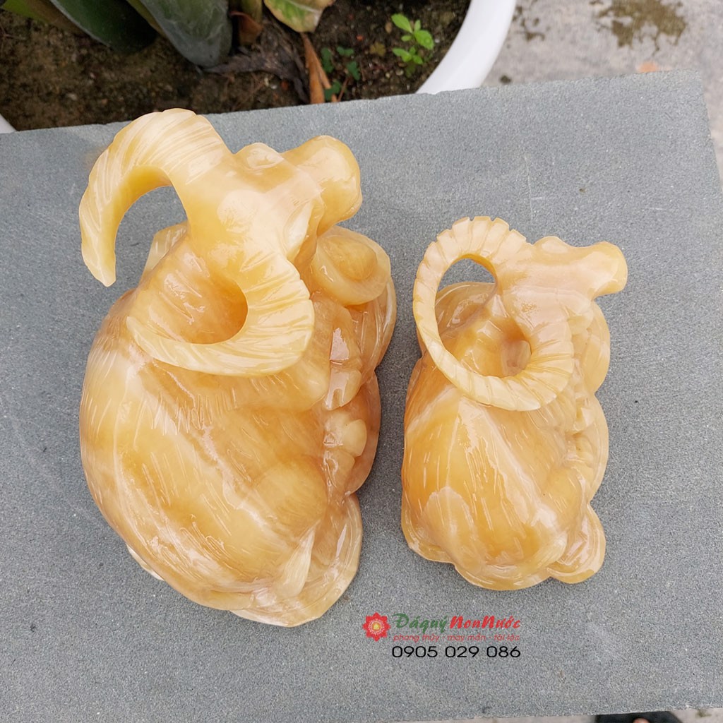 Tượng trâu vàng 12 con giáp phong thủy đá ngọc hoàng long 15cm đá Non Nước