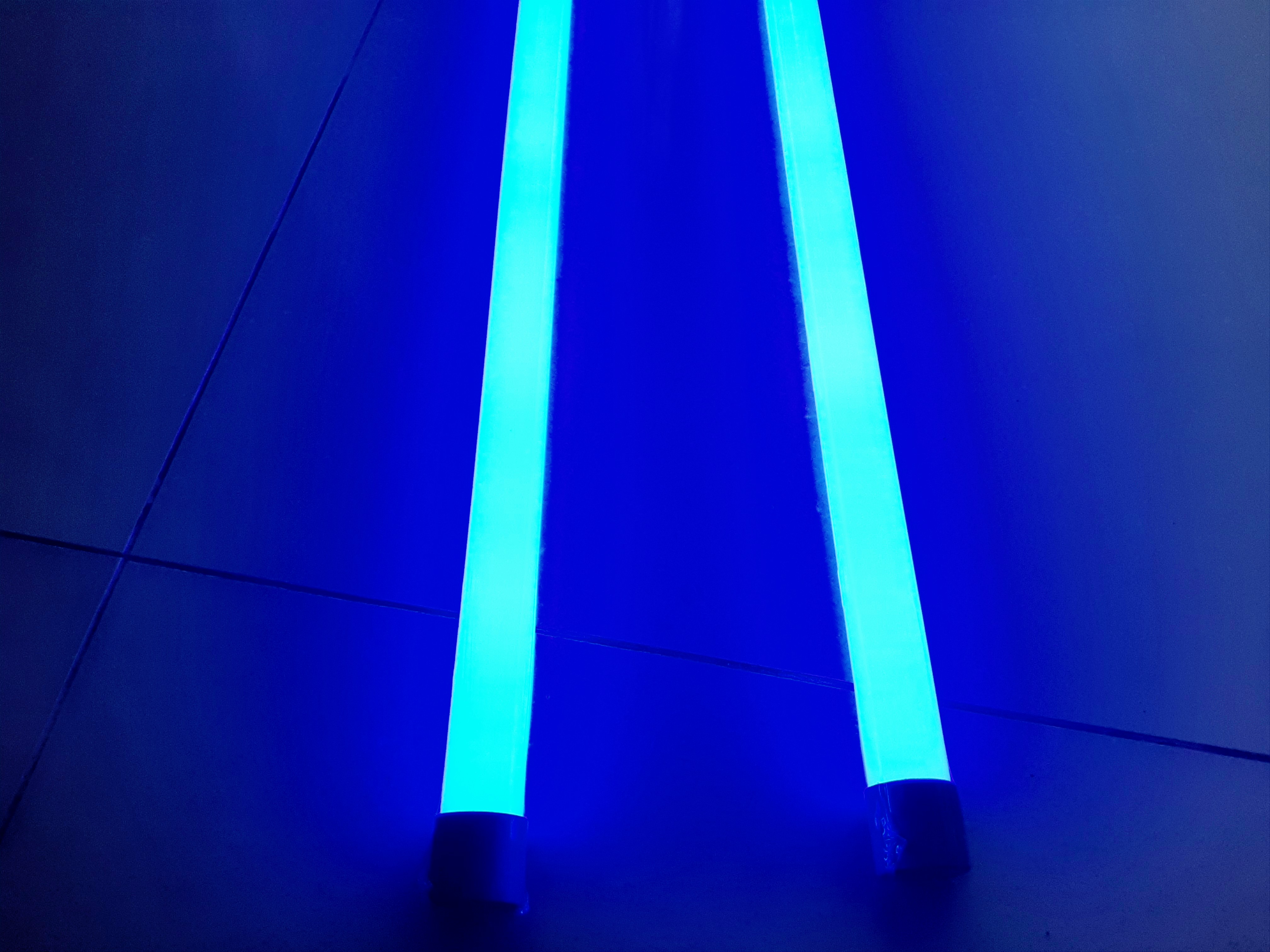 Bộ 2 bóng đèn led tuýp 1m2 màu xanh dương T8 18W trang trí chống nước, có sẵn phích cắm