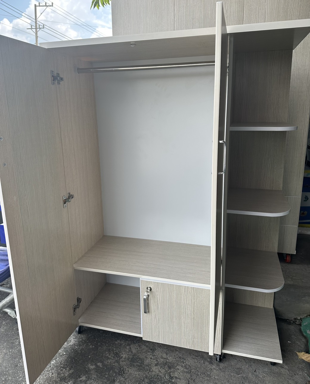 Tủ áo kèm kệ và gương Juno Sofa kích thước 1m1 x Cao 1m5 x sâu 45 cm