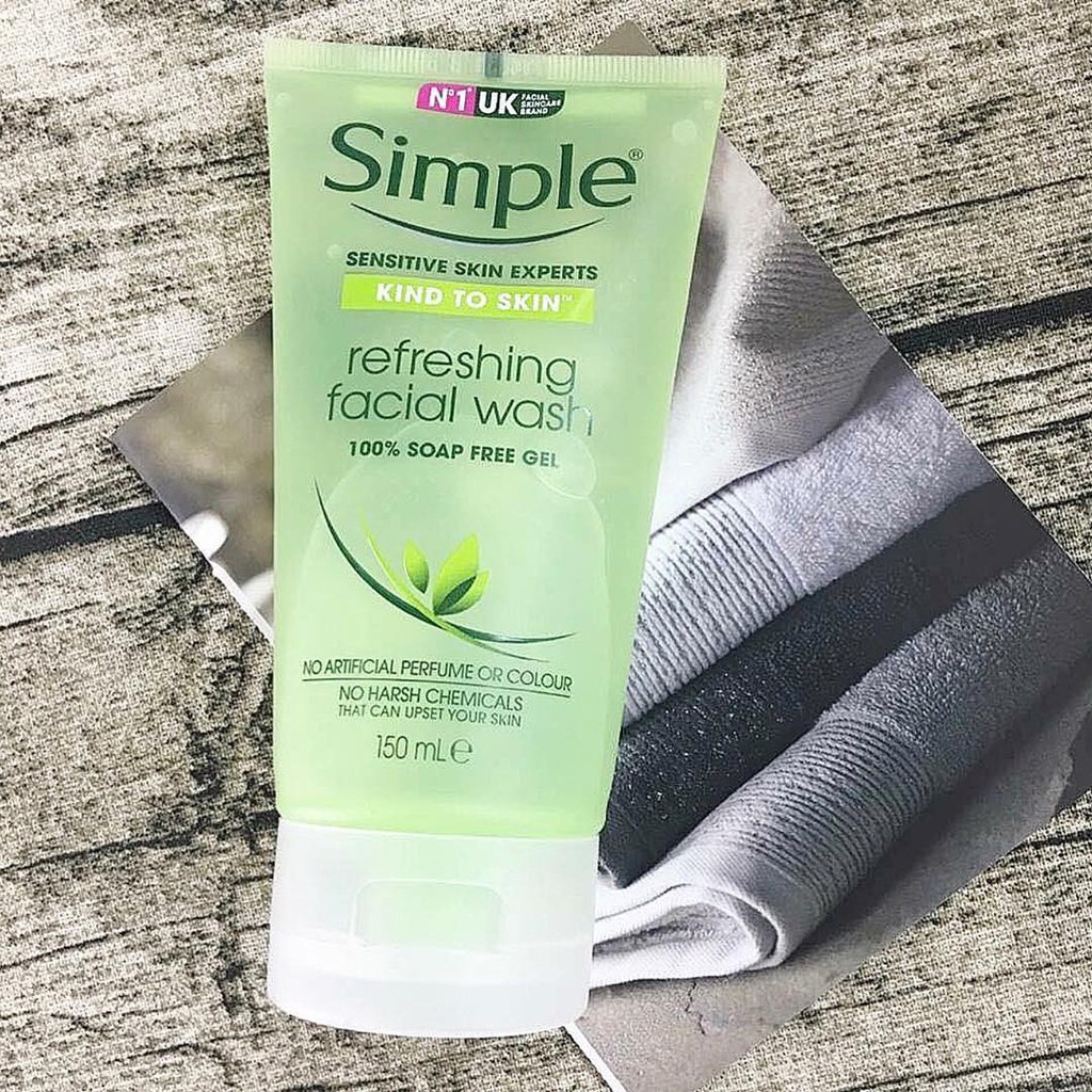 Simple Kind To Skin Refreshing Facial Wash - Sữa Rửa Mặt Dịu Nhẹ Cho Da Nhạy Cảm