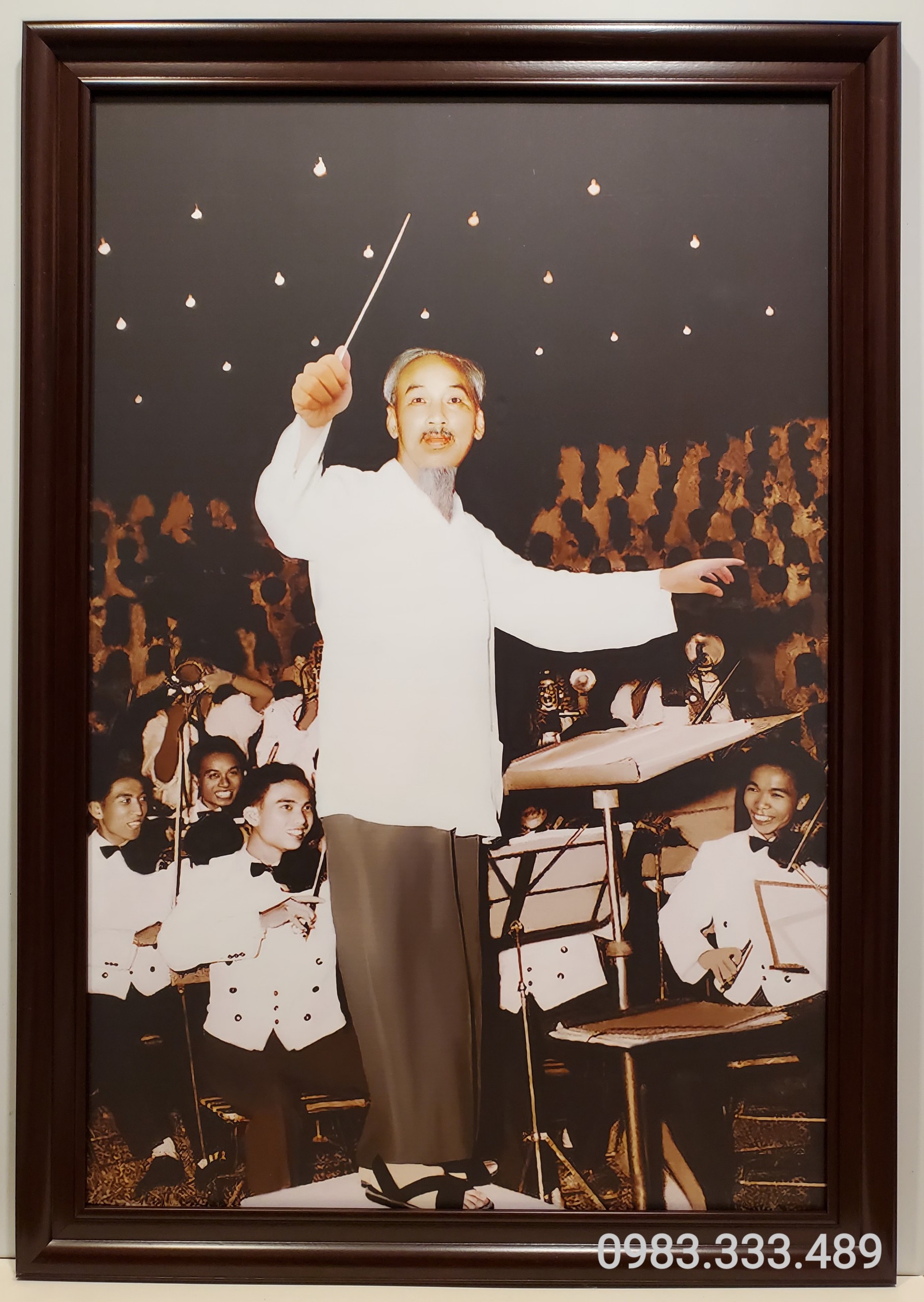 Tranh in dầu - Bác bát nhịp bài ca kết đoàn