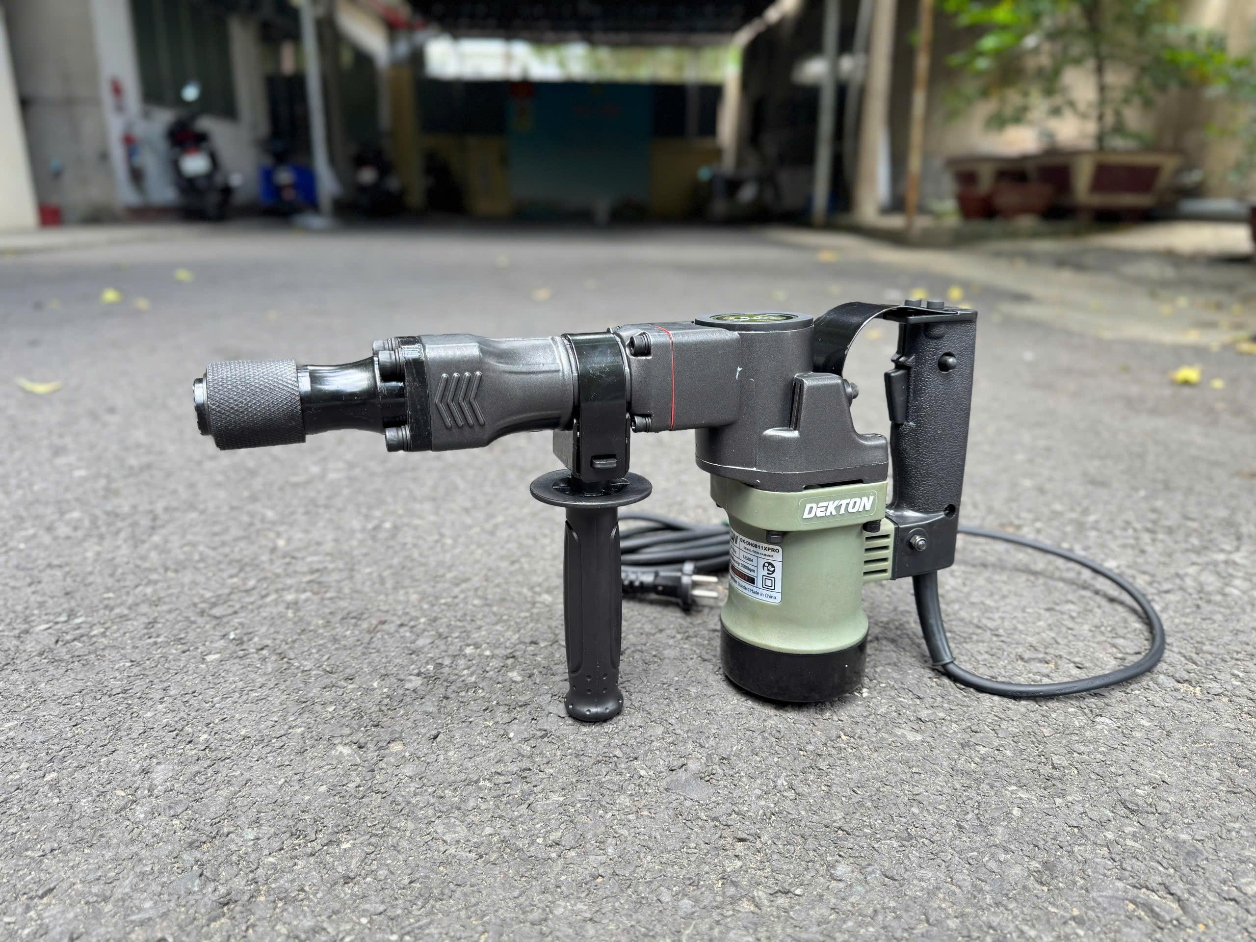 MÁY ĐỤC BÊ TÔNG 17MM 1150W LỰC ĐẬP 18J DK-DH0811XPRO DEKTON - HÀNG CHÍNH HÃNG