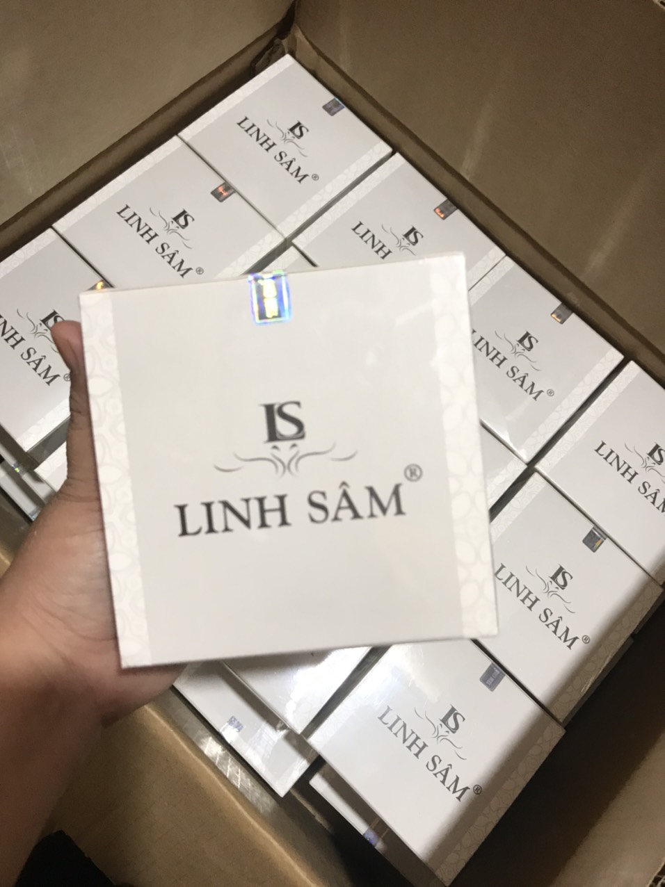 KEM TRẮNG DA BODY LINH SÂM