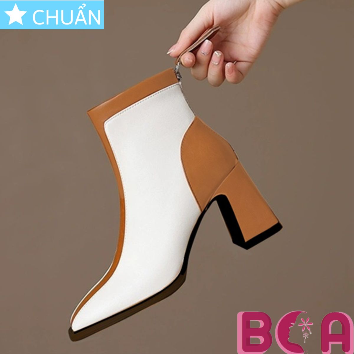 Bốt nữ cổ ngắn cao gót 7 phân RO610 ROSATA tại BCASHOP phối màu độc đáo giữa trắng và nâu bò sang trọng và thời trang