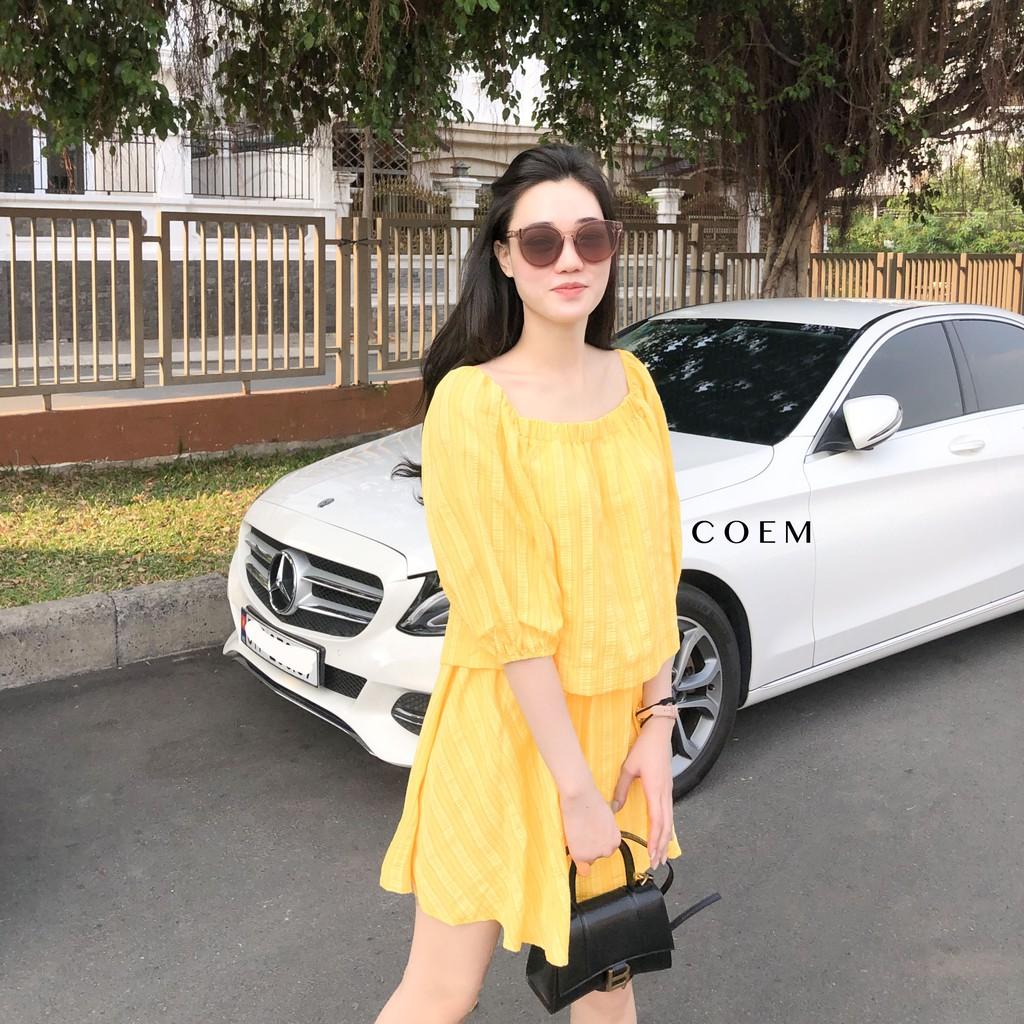 Đầm Liền Dáng Ngắn Freesize VảI Dập Kim Tuyến Màu Vàng CO EM Thiết Kế Cao Cấp Phù Hợp Dạo Phố Đi Chơi