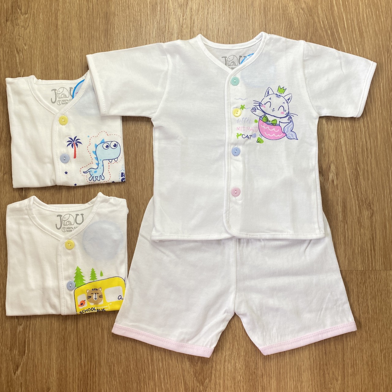 COMBO 3 Bộ quần áo sơ sinh cotton J-FR GGY | Mẫu Tay Ngắn Cài Giữa Trắng | Size 1 -4 cho bé sơ sinh -11 kg | Chất vải thun cotton 100% xịn, đẹp, mềm, họa tiết xinh | Hàng Việt Nam | Quần sơ sinh | Áo sơ sinh | Quần áo trẻ em