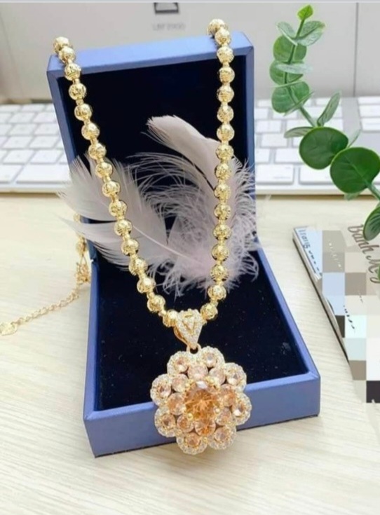 Dây chuyền nữ mạ vàng đính đá kiểu dáng bông hoa mạ vàng -- phù hợp với tất cả trang phục, dây chuyền đẹp, dây chuyền quý phái, dây chuyền thanh lịch