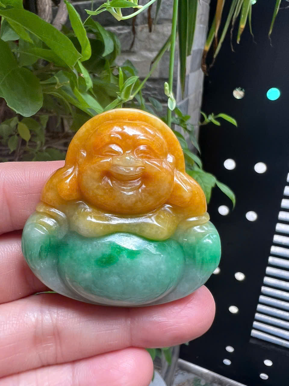 Mặt dây chuyền Phật Di Lặc Cẩm Thạch Vàng Xanh tự nhiên mới đẹp Kt Cao 49mm Ngang 49mm Dầy 12mm Nam Nữ về bọc vàng lên đeo tốt đẹp ạ