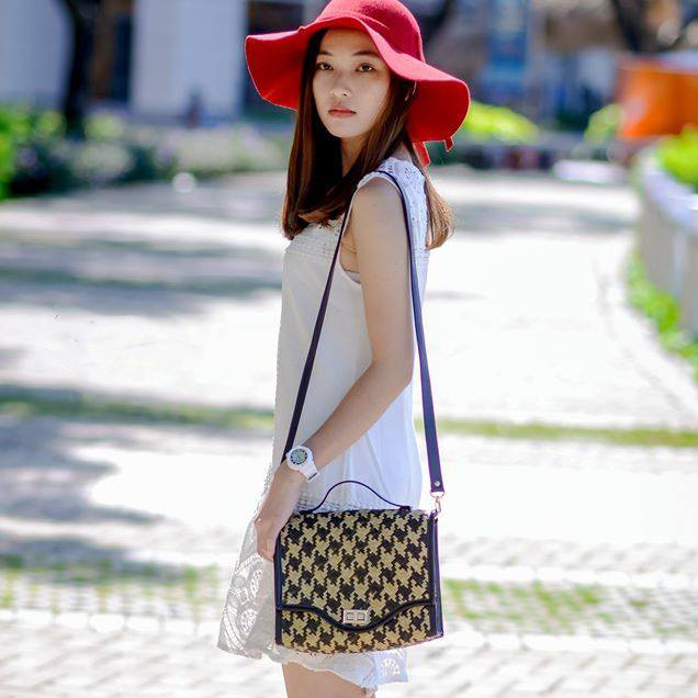 Túi xách cỏ bàng thời trang đeo chéo đan phối 23 cm x 25cm