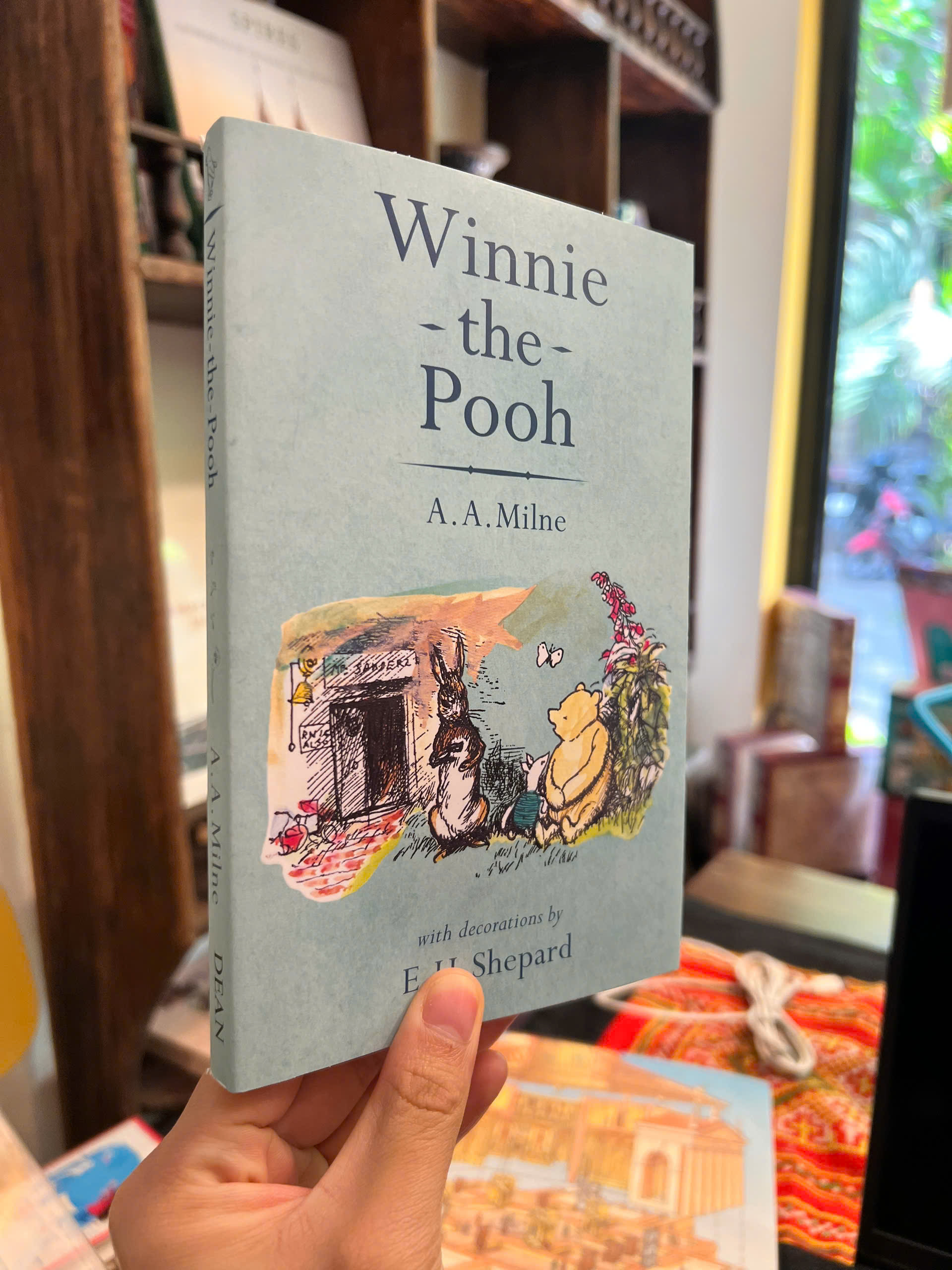 Sách - Winnie-the-Pooh by A. A. Milne | Childrens Fiction / Classic / Ngoại văn Thiếu nhi Nhập khẩu