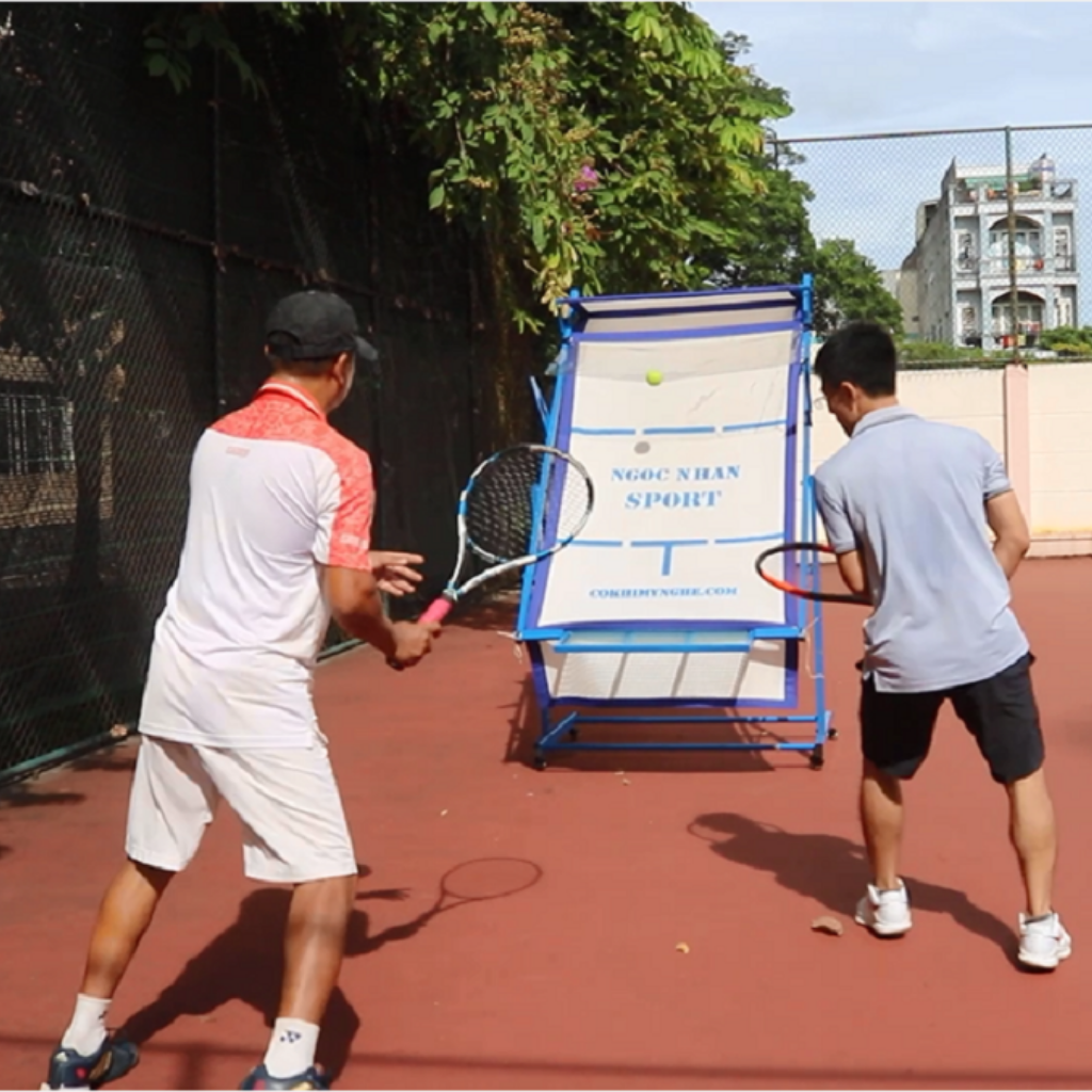 Tường tập tennis