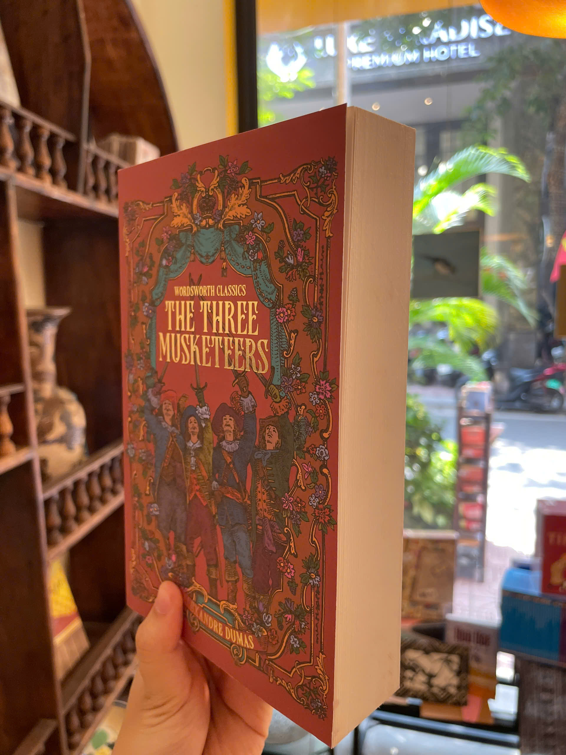 Sách - The Three Musketeers by Alexandre Dumas - Classics/Fiction/Historical Fiction book in English