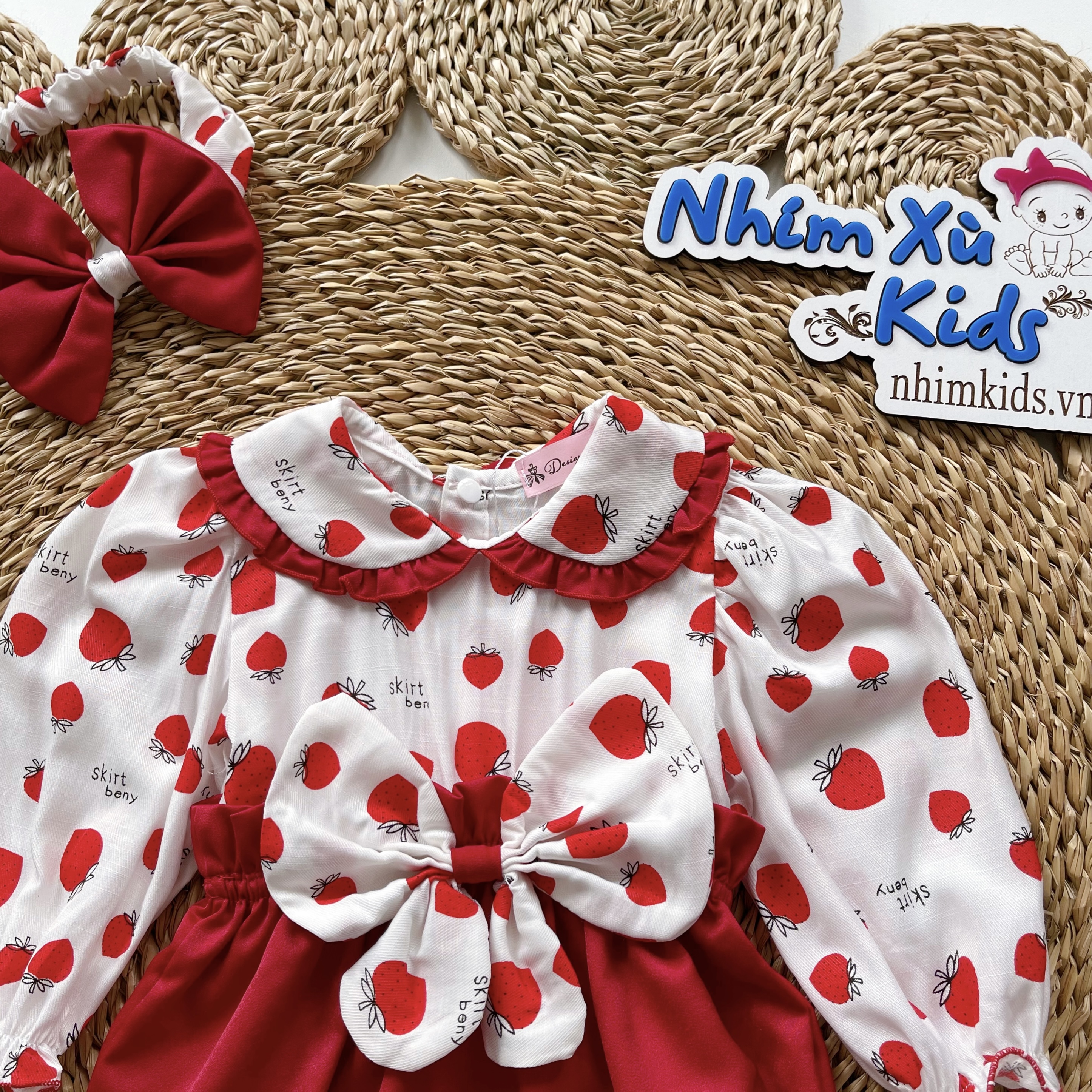 Body Nơ Cánh Bướm Màu Đỏ Kèm Quà Tặng Cho Bé