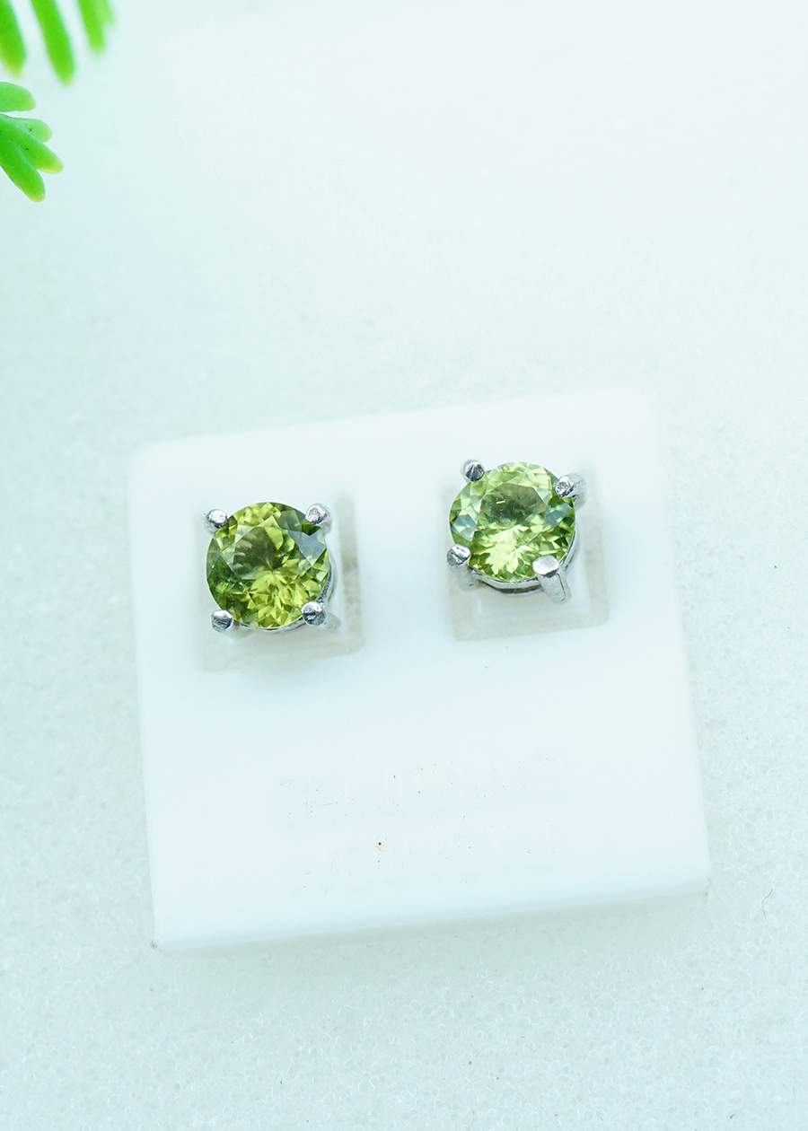 Bông tai nữ đá Peridot xanh lá tự nhiên mài giác tròn