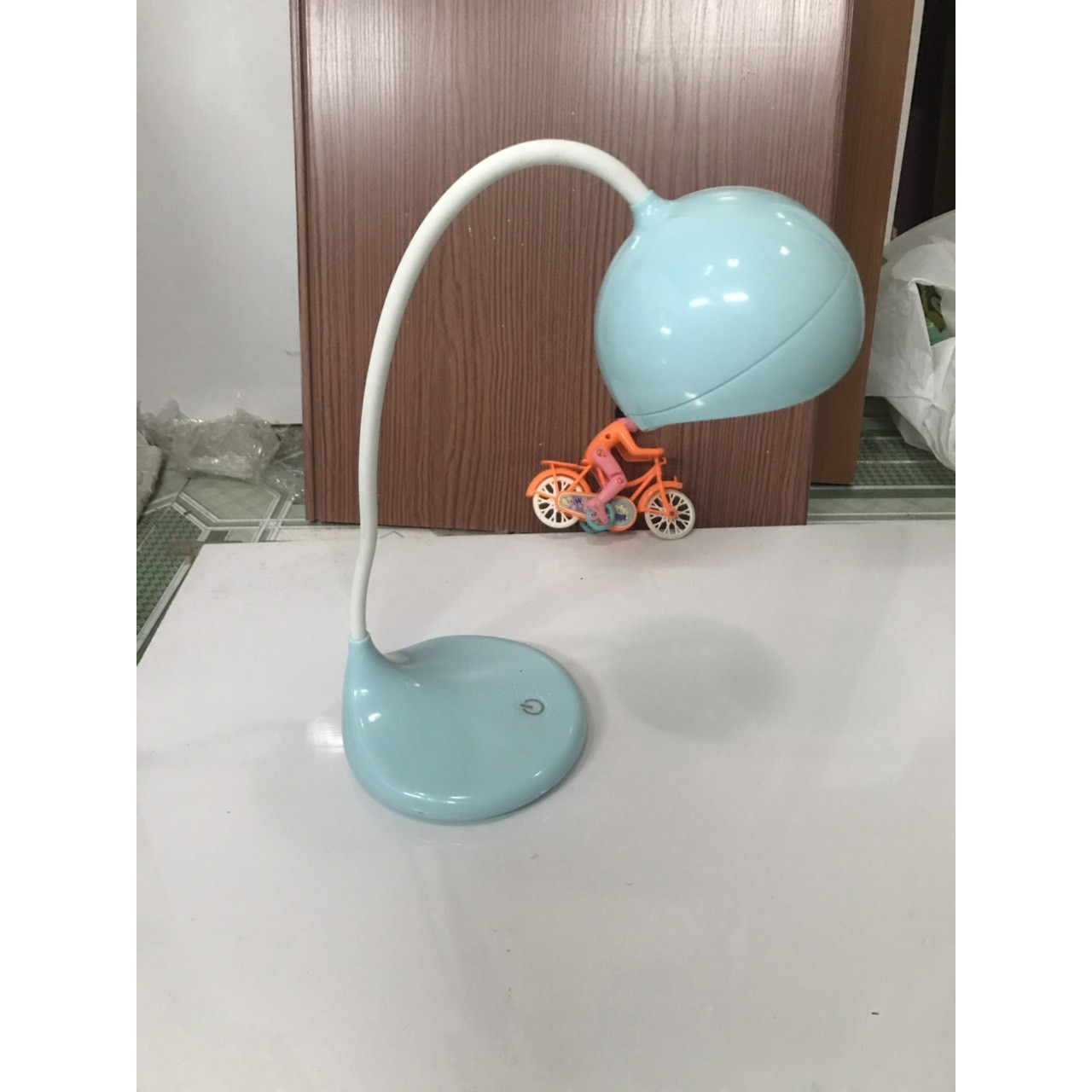 Đèn học cảm biến, tích điện chống cận thị Hình hoa Tulip bảo vệ mắt cho bé