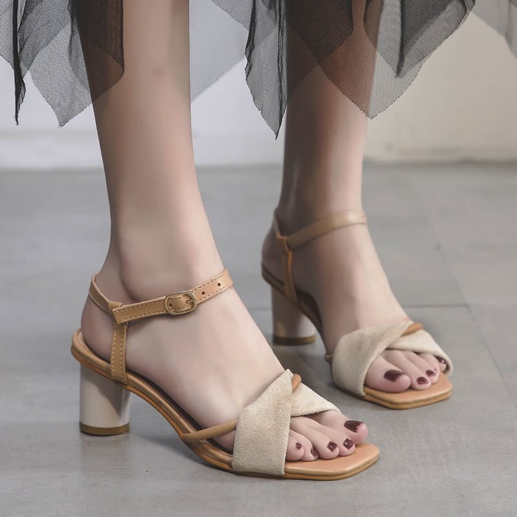 Small fresh ladies high-heeled sandals with fish mouth and foot buckle